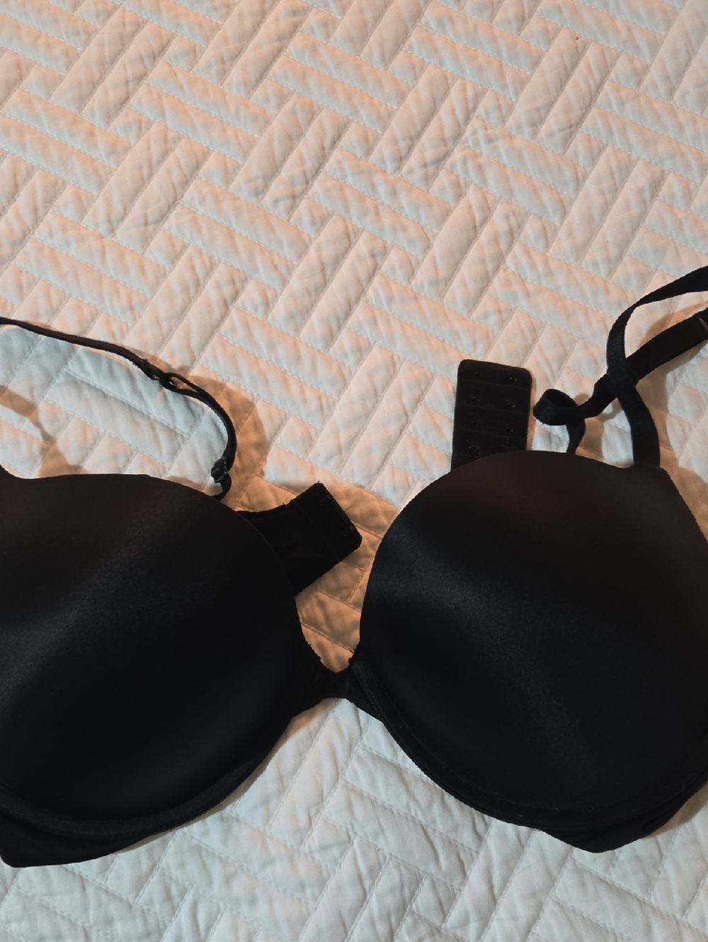 Victoria's Secret Black Smooth Molded T-Shirt Bra